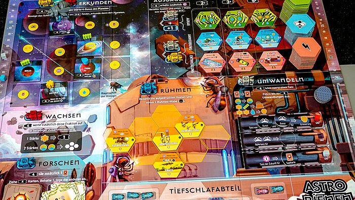 Astrobienen Spiel Astrobienen – Space bees to victory? A strategic excursion into space