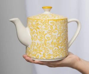 Teekanne Handarbeit Sonniger Charme für dein Zuhause: Die RUSTIC-Geschirrserie in Gelb von Tranquillo